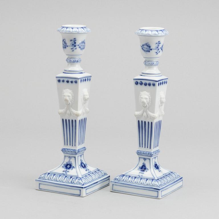 A PAIR OF ROYAL COPENHAGEN PORCELAIN CANDLE STICKS.