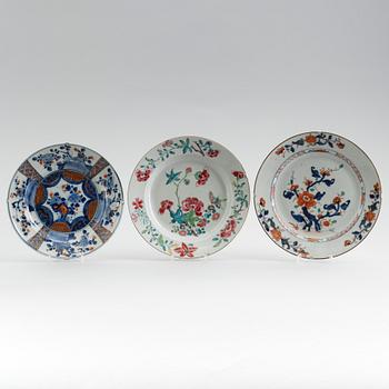 TALLRIKAR, 3 st, porslin, Kina, 1700-tal.