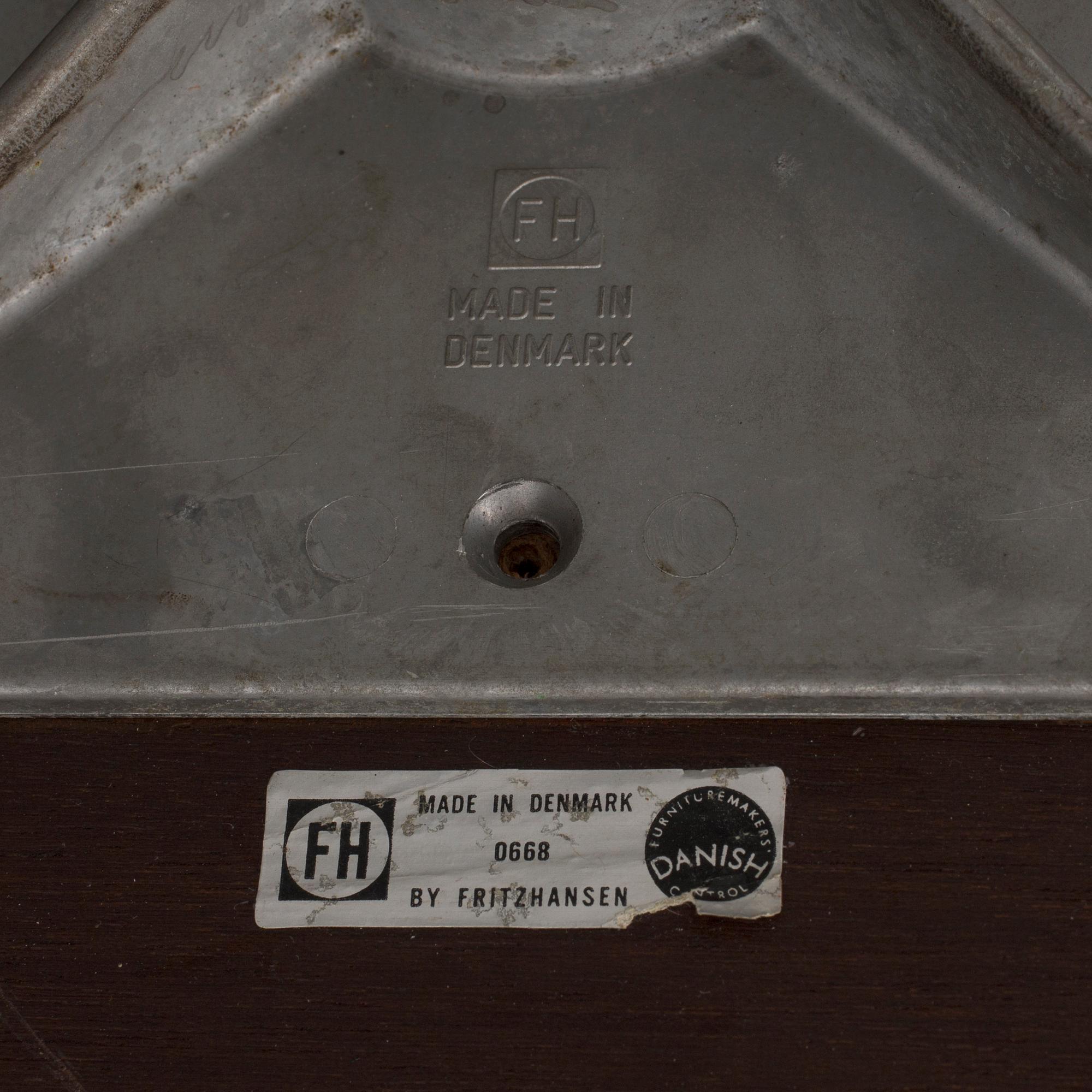 ARNE JACOBSEN, soffbord, Fritz Hansen, Danmark, 1968.