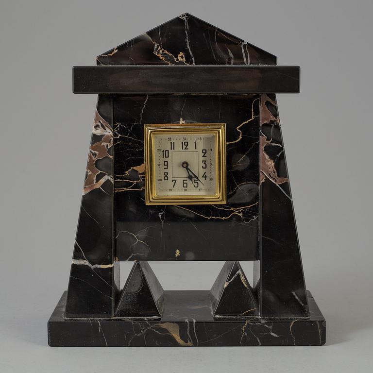 A 20th century marble mantle clock and lidded box.