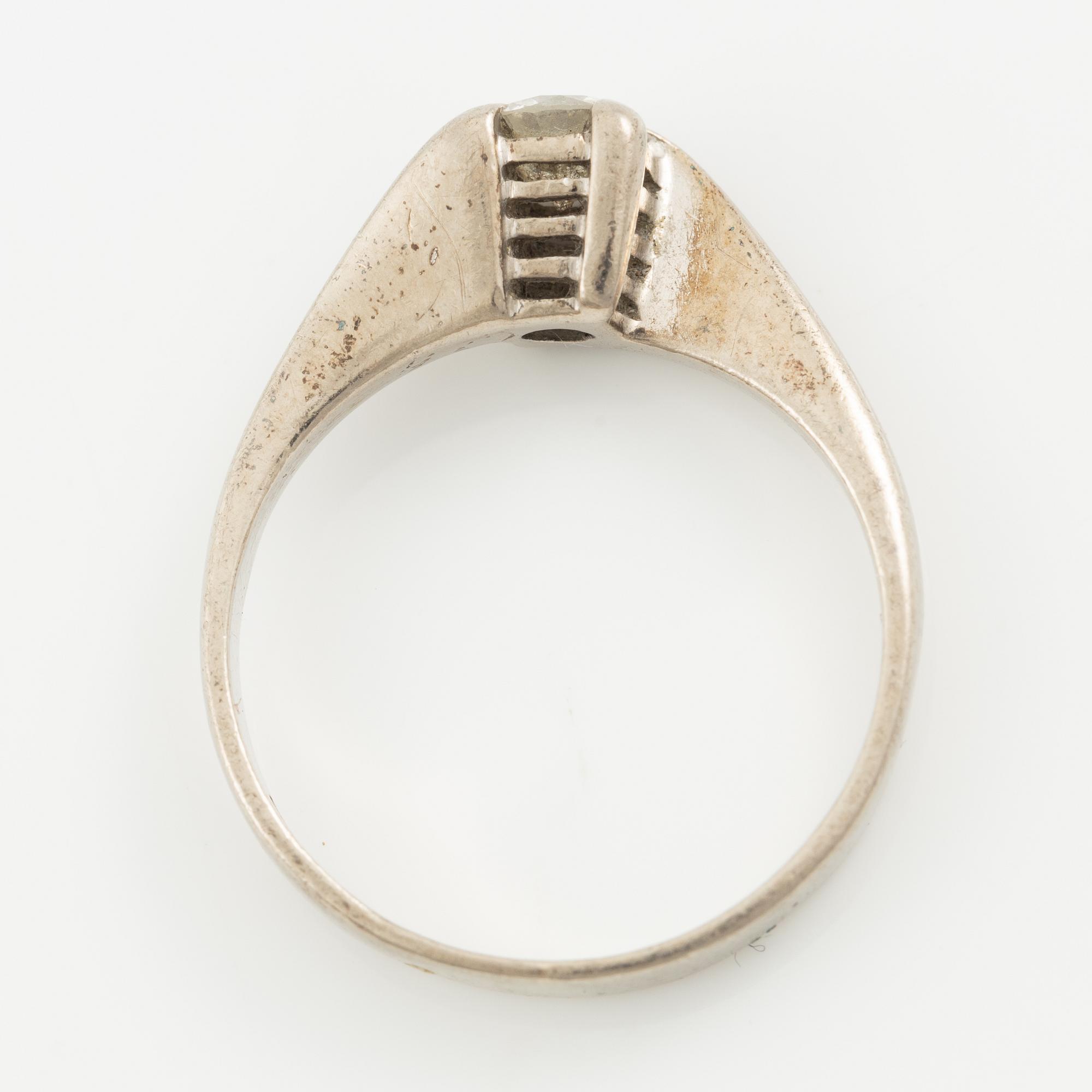 Ring, 18K white gold set with a brilliant-cut diamond approximately 0.25 ct.