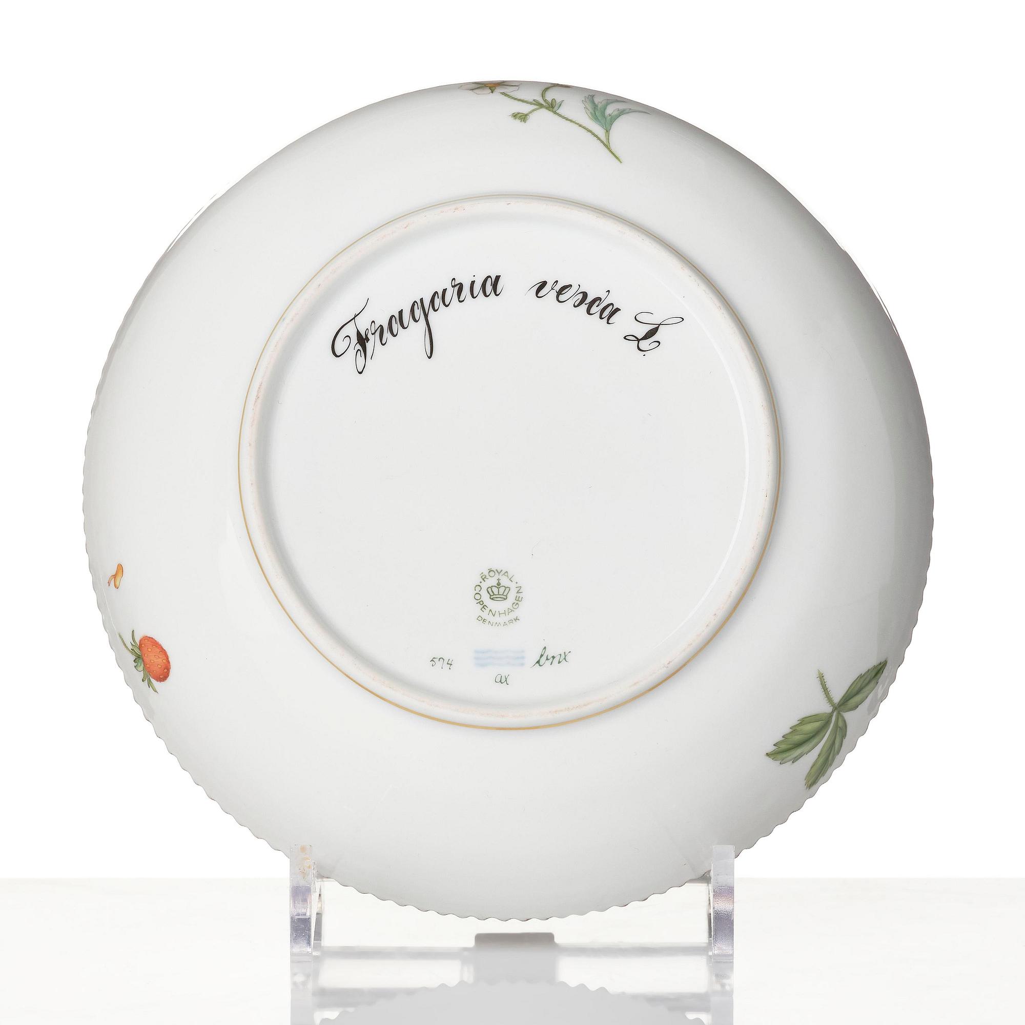 Two round Royal Copenhagen 'Flora Danica' serving dishes, Denmark, 20th century.