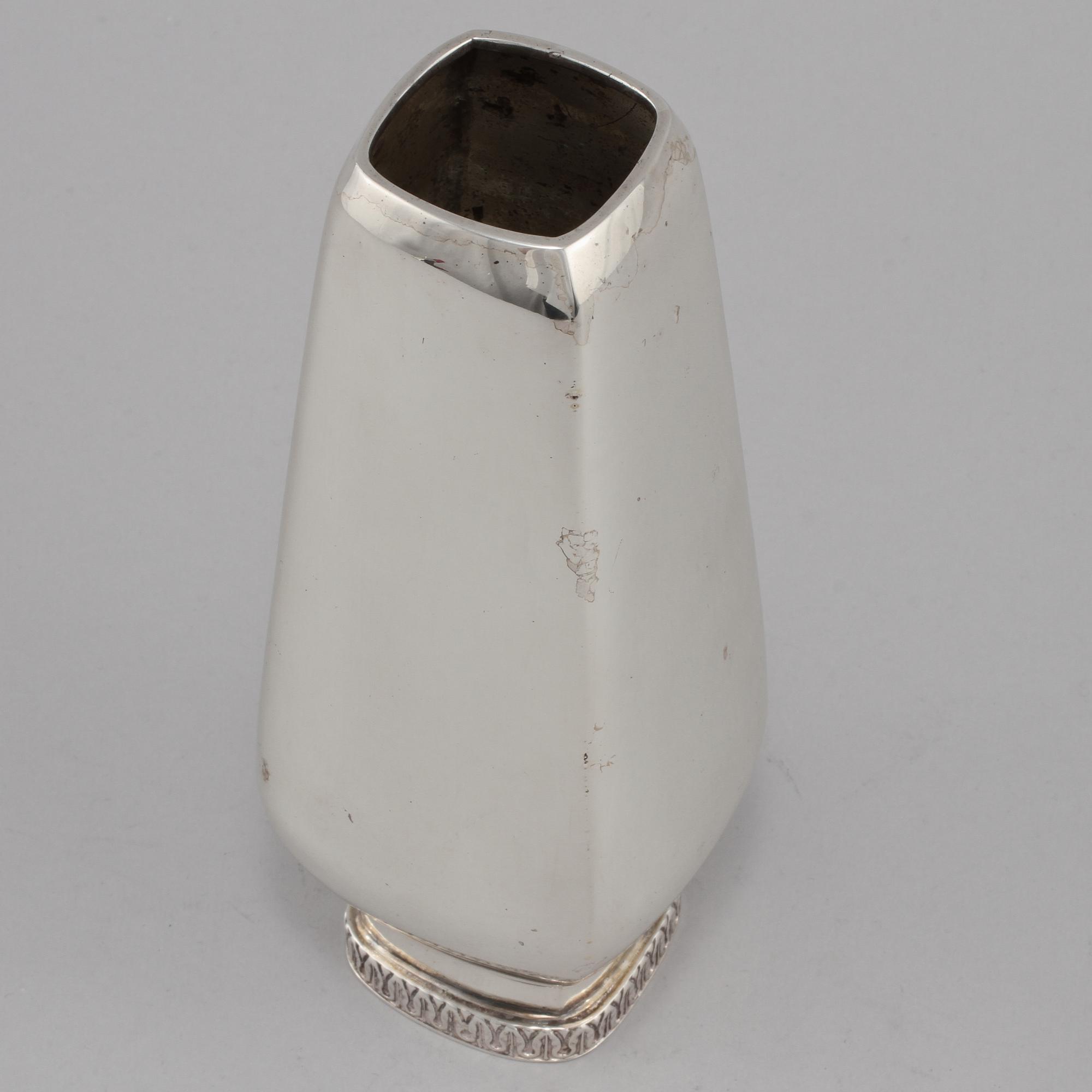 VAS, sterlingsilver, Tyskland, omkring 1900-talets mitt. Vikt 230 g.