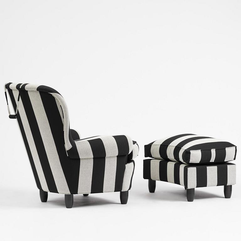 Carl Malmsten, fåtölj med fotpall, "Jättepaddan", O.H. Sjögren, Tranås, 2025.