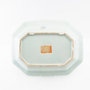 Terrine dish China Qianlong (1736-95) porcelain.