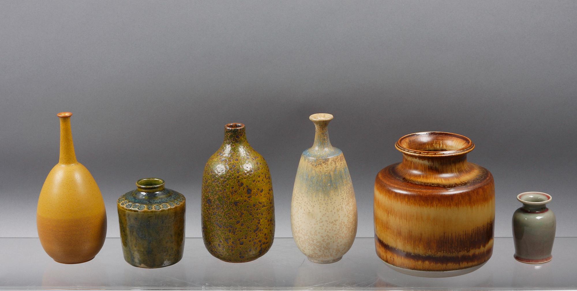 VASER, 6 st, keramik, bl a Höganäs.