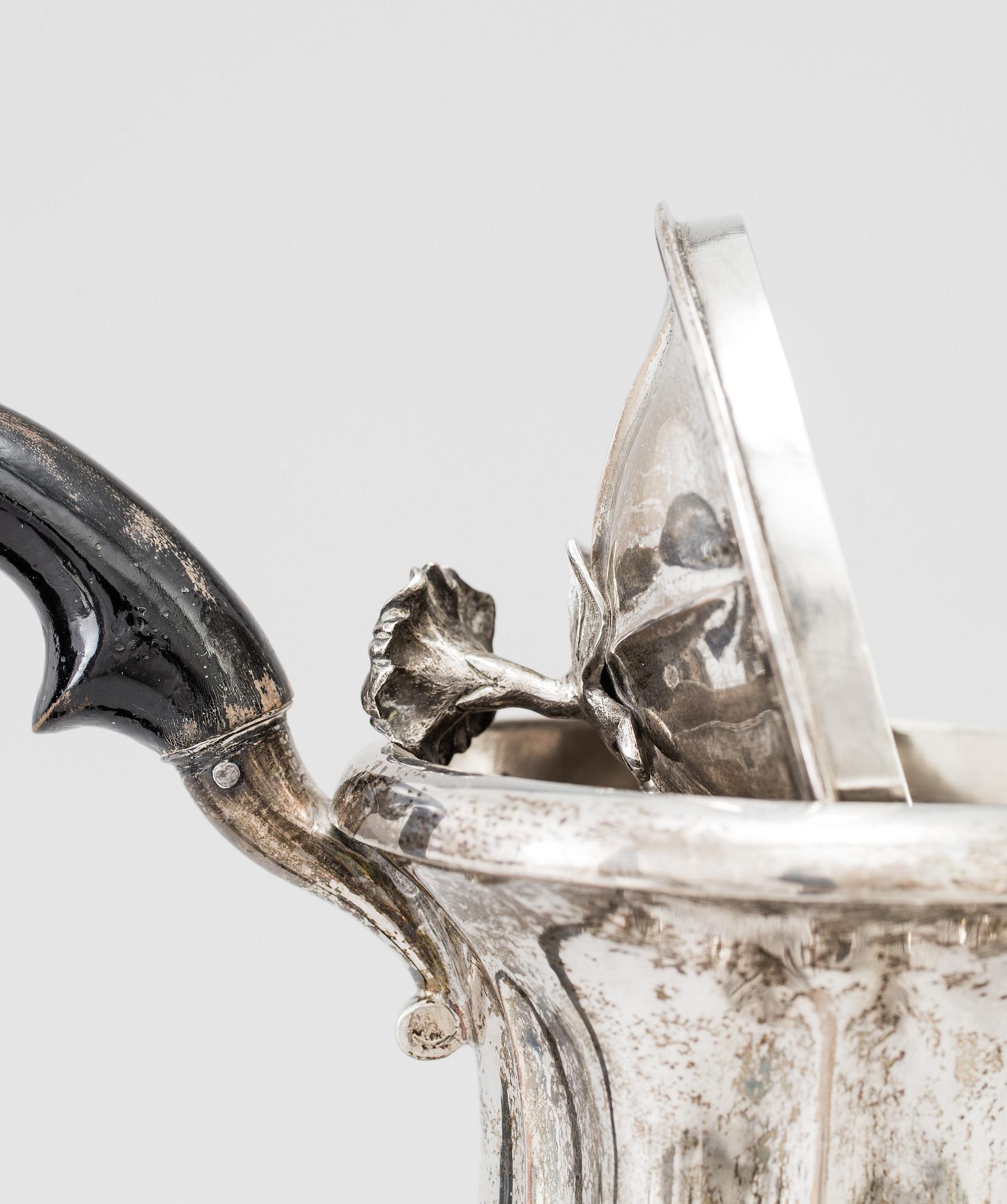 KAFFEKANNA, silver, Bror Erik Skogsborg, Eskilstuna 1857. Vikt ca 670 gram.