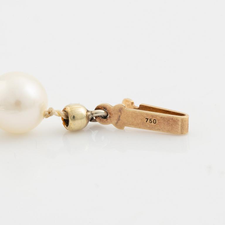 Cultured pearl necklace, clasp 18K gold.