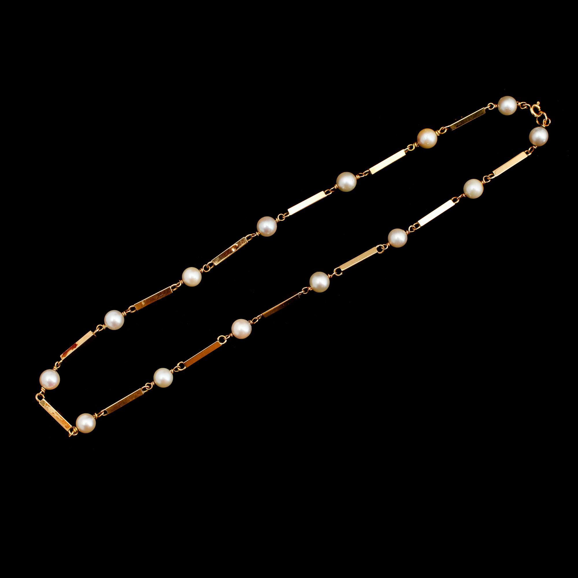 COLLIER, 18 k guld, med odlade pärlor.