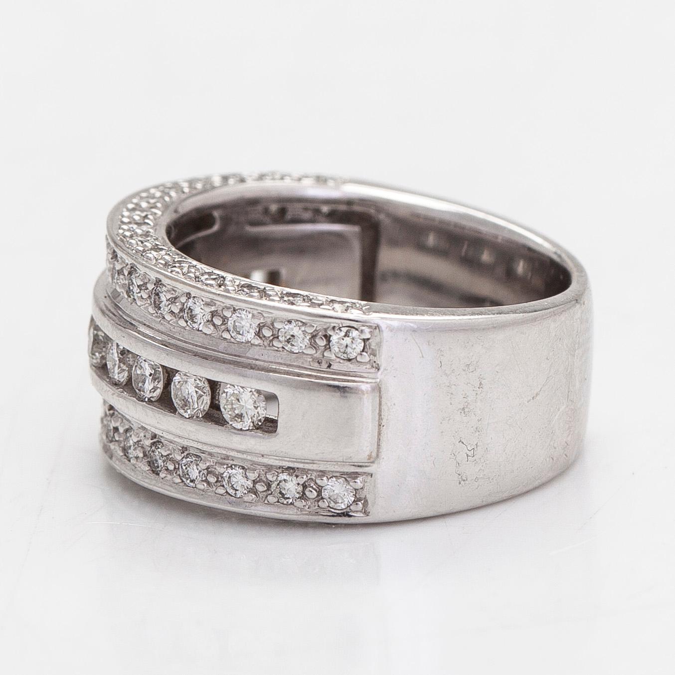 Ring, 14K vitguld, diamanter totalt ca 0.75 ct.
