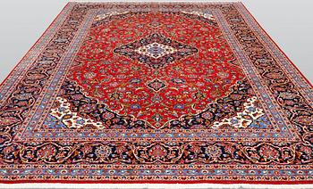 A Keshan carpet, approx. 347 x 250 cm.