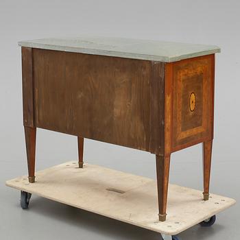 BYRÅ, gustaviansk stil, omkring 1900-talets mitt.