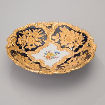 A Meissen porcelain bowl, 1934-1972.