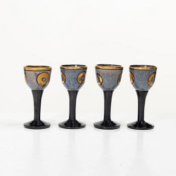 Ulrica Hydman-Vallien, 2+4 vinglas samt vaser, 2 st, Kosta Boda.