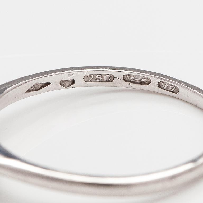 An 18K white gold ring with a brilliant-cut diamond ca. 1.38 ct. A Tillander, Helsinki 1974.