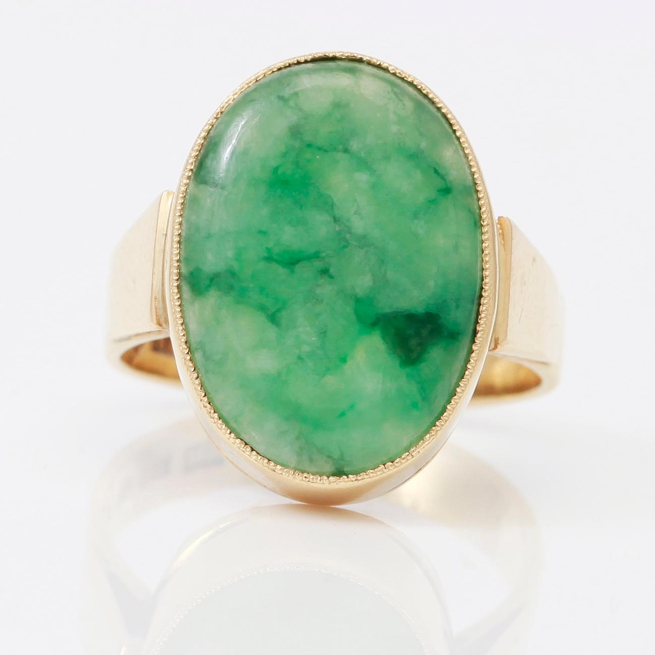 RING, grön jade/nefrit.