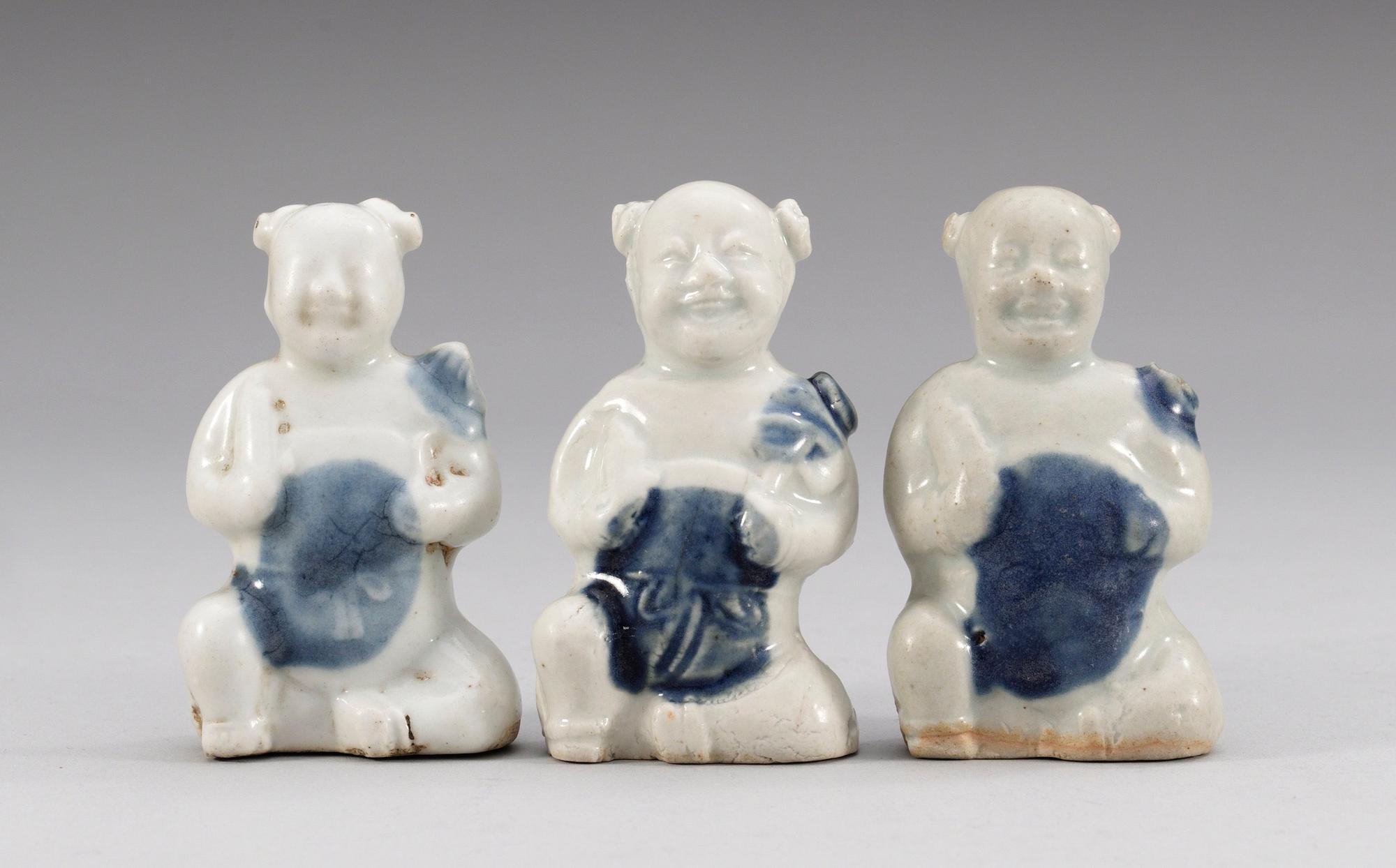 FIGURINER, tre stycken, porslin. Qing dynastin.