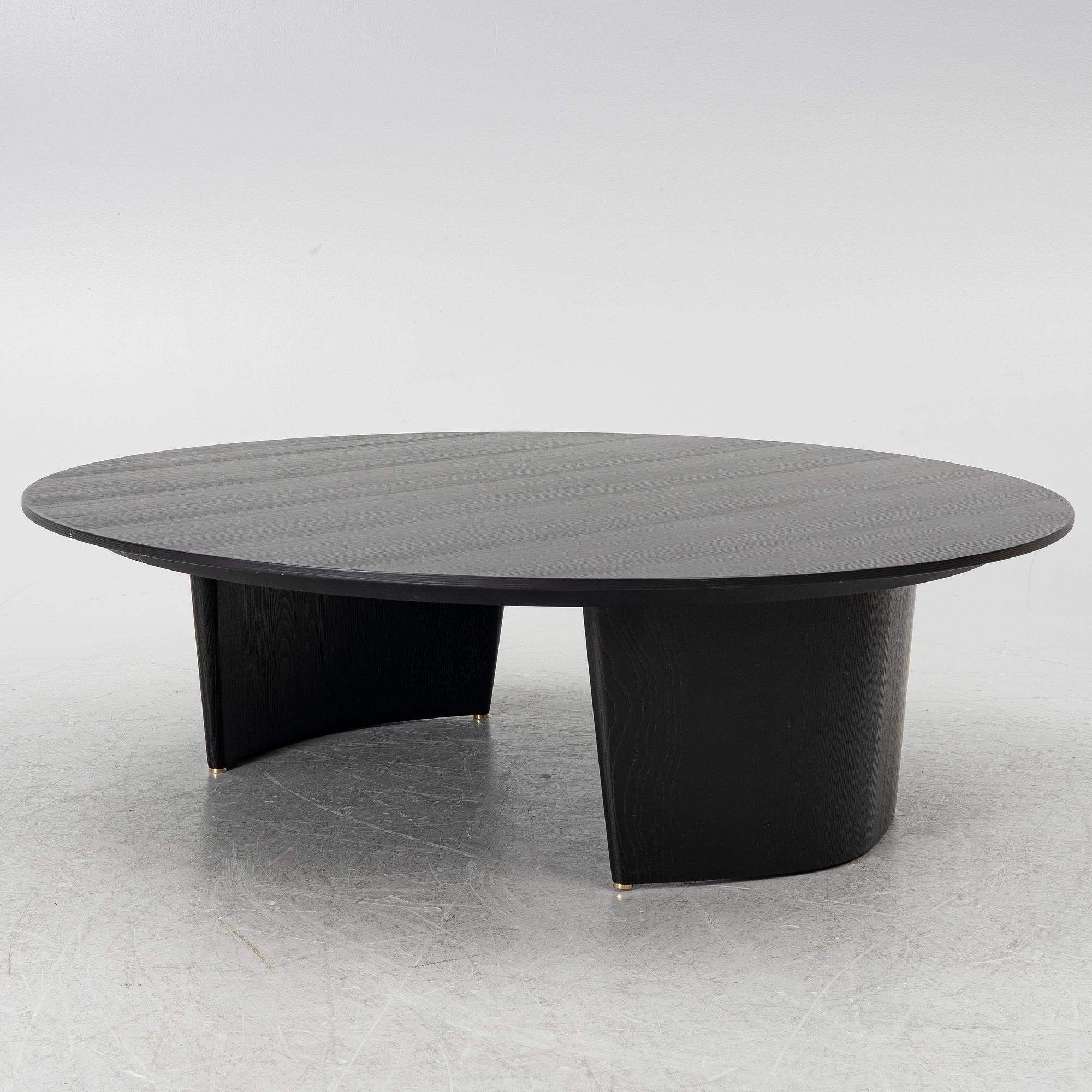 A coffee table, Minotti, Italy, 21st century.
