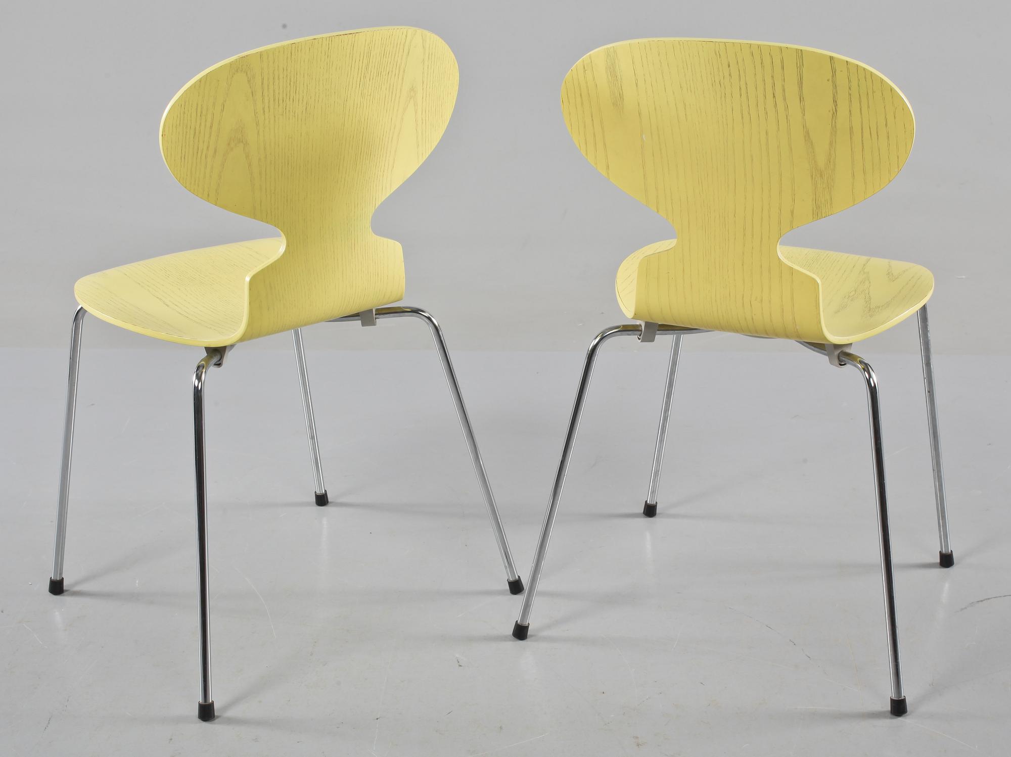 STOLAR, ett par, "Myran", Arne Jacobsen, Fritz Hansen, Danmark, tillverkade 1996.