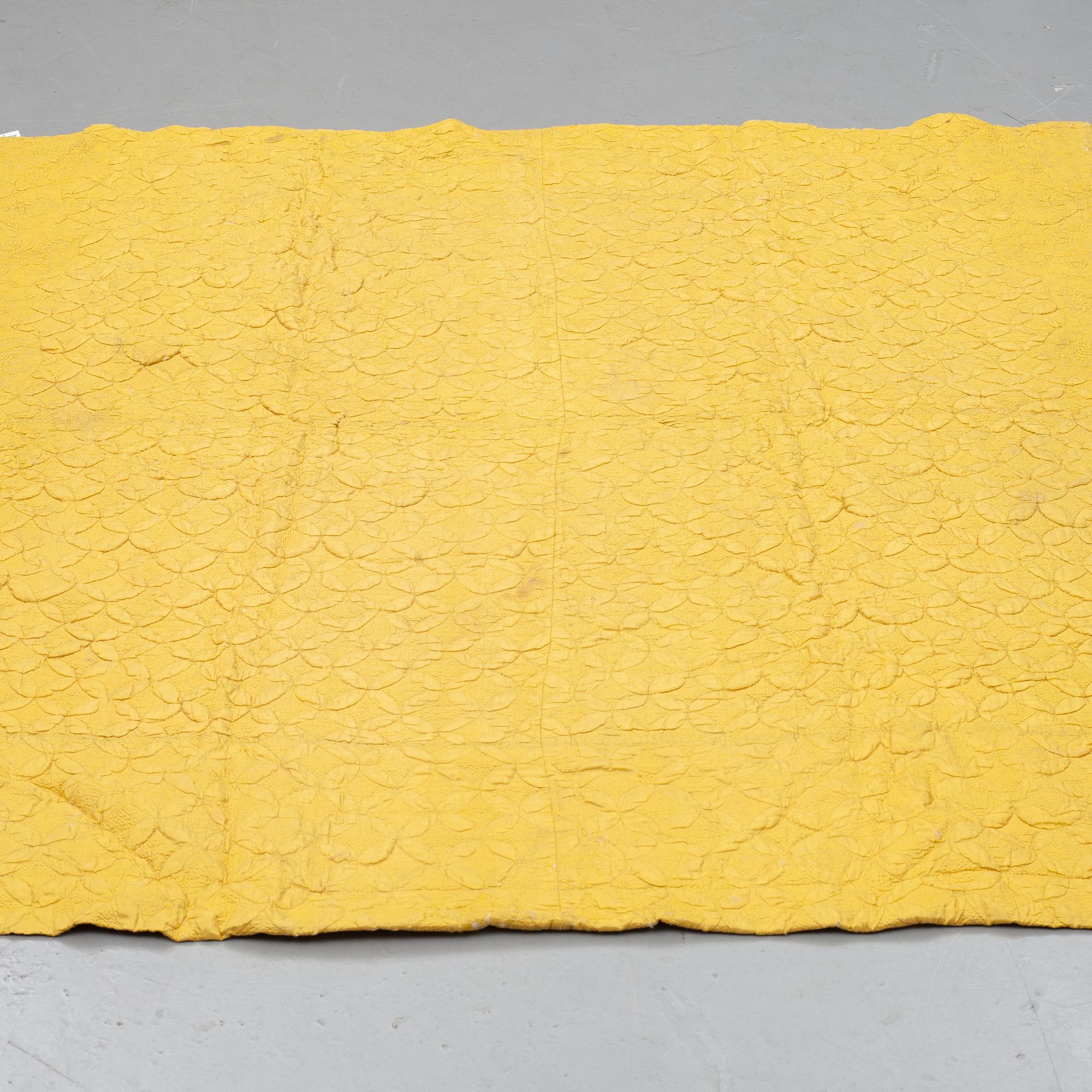 A SILK BED COVER, quilted, ca 194 x 178 cm, Sweden 18th century.