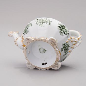 A Russian rococo style porcelain teapot, Kornilov 1840-1861.