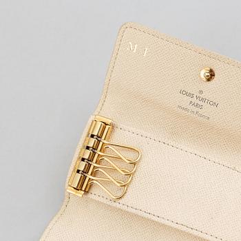 Louis Vuitton, neccessär samt nyckelhållare.
