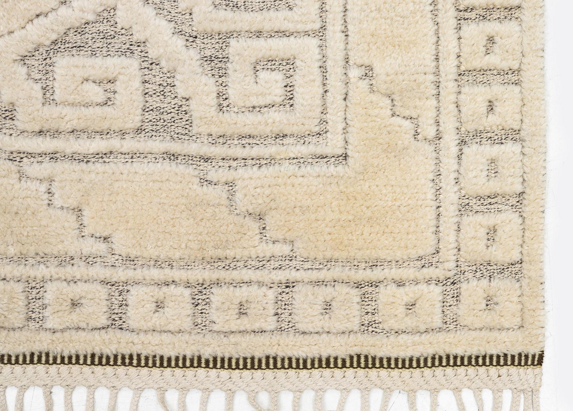 Märta Måås-Fjetterström, matta, "Vita spetsporten", reliefflossa, ca 270 x 164 cm, signerad AB MMF A.C.E. C 1962.