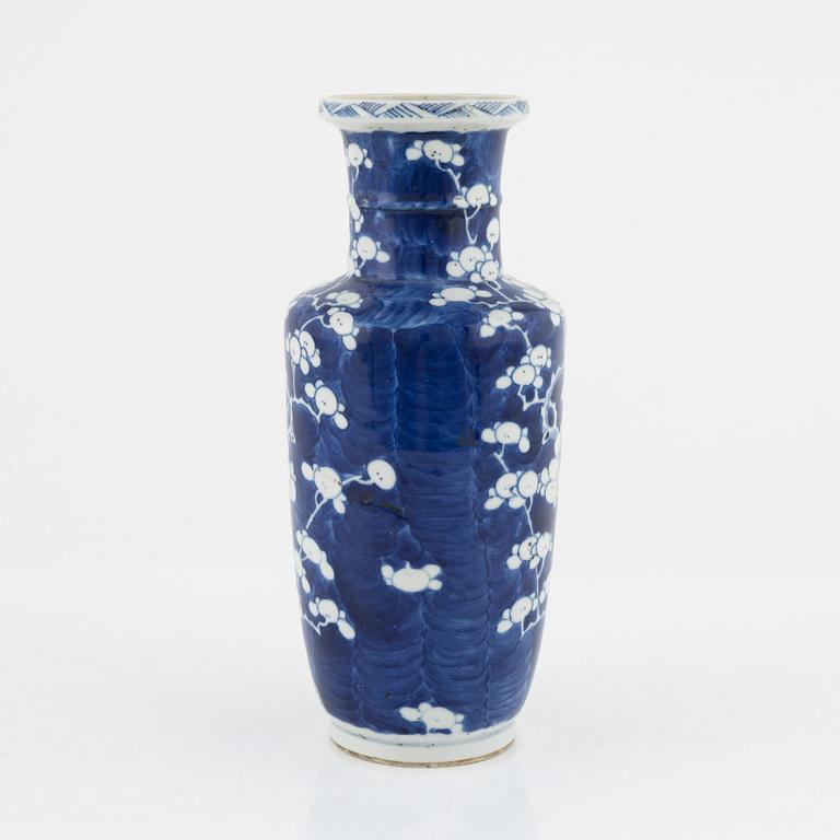 Vas, porslin Kangxi-stil, sent 1800-tal.