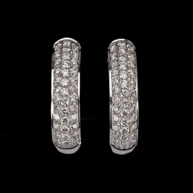 ÖRHÄNGEN, vitguld 18K, briljantslipade diamanter tot. 0,53 ct. Paino 3,2 ct.