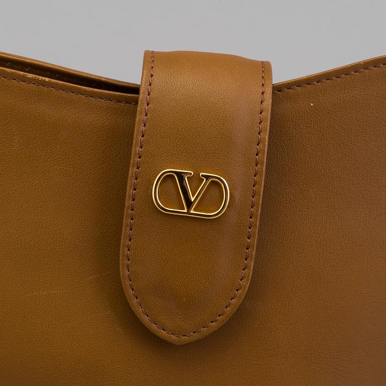 VALENTINO GARAVANI, a leather sholder bag.