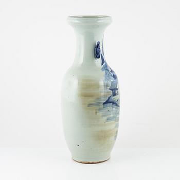 Floor vase, porcelain, China, Qing dynasty, late 19th century.