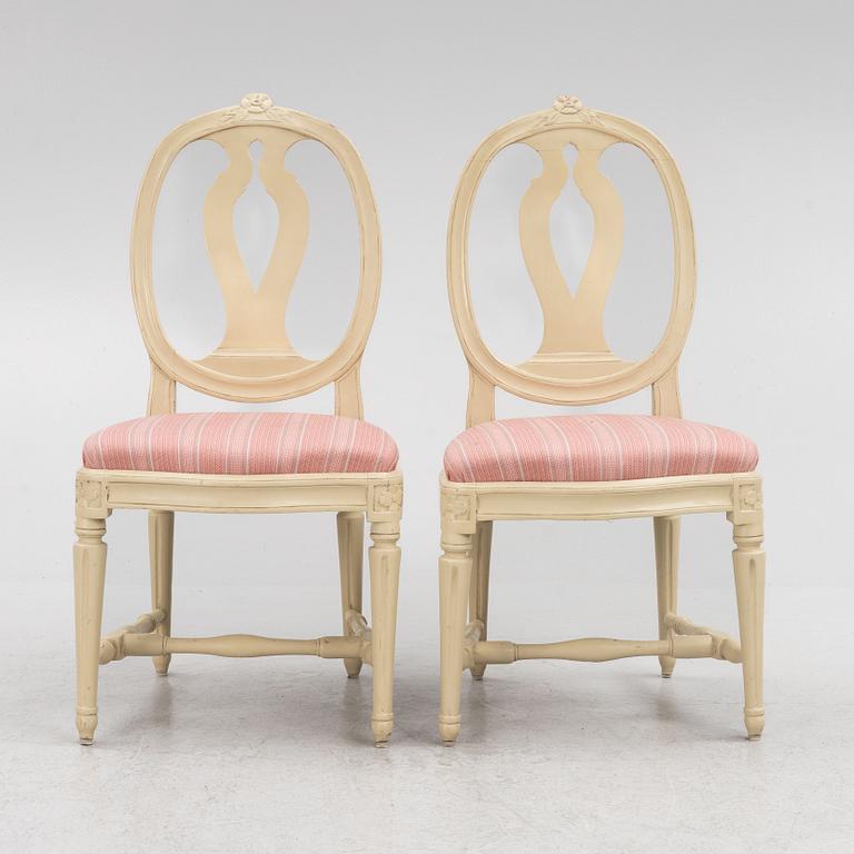 Stolar, ett par, "Svenska modellen", gustavianska Stockholmsarbeten, 1700-talets andra hälft.