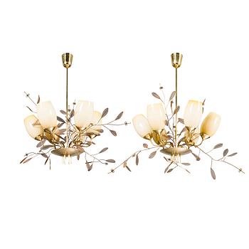 Paavo Tynell, A pair of mid-20th-century '9029/6' chandeliers for Taito, Finland.