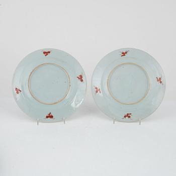 A pair of Chinese exportporcelain plates, Qing dynasty, Qianlong (1736-95).