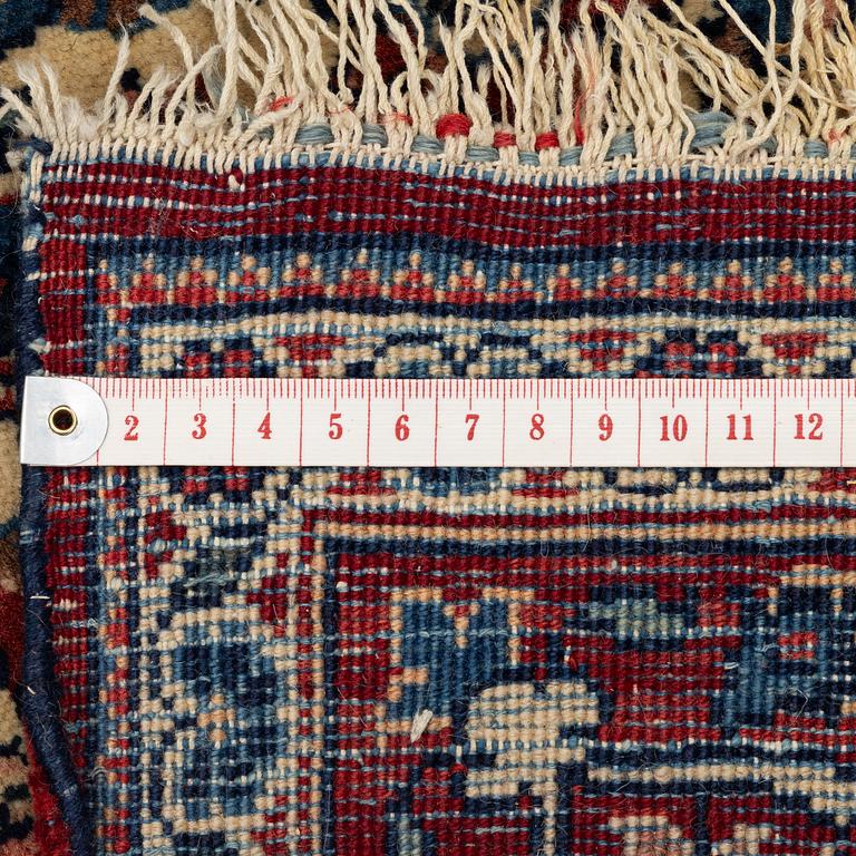 Carpet, oriental, approx. 205 x 130 cm.