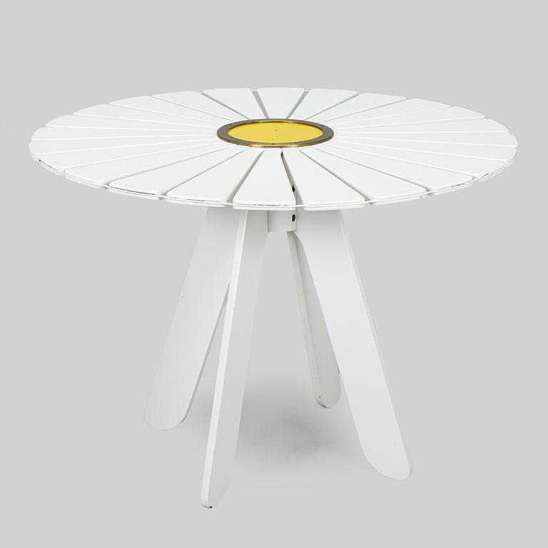 Alvar & Aino Aalto, ”Aurinko”-sarjan pöytä, O.Y. Huonekalu- ja Rakennustyötehdas A.B., 1900-luvun puoliväli, sekä, tuoleja, 4 kpl Artek 2000.