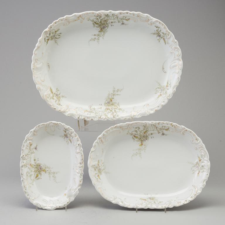 115 pieces of a porcelain dining table ware, from August Hoffman, Dresden, early 20th century.