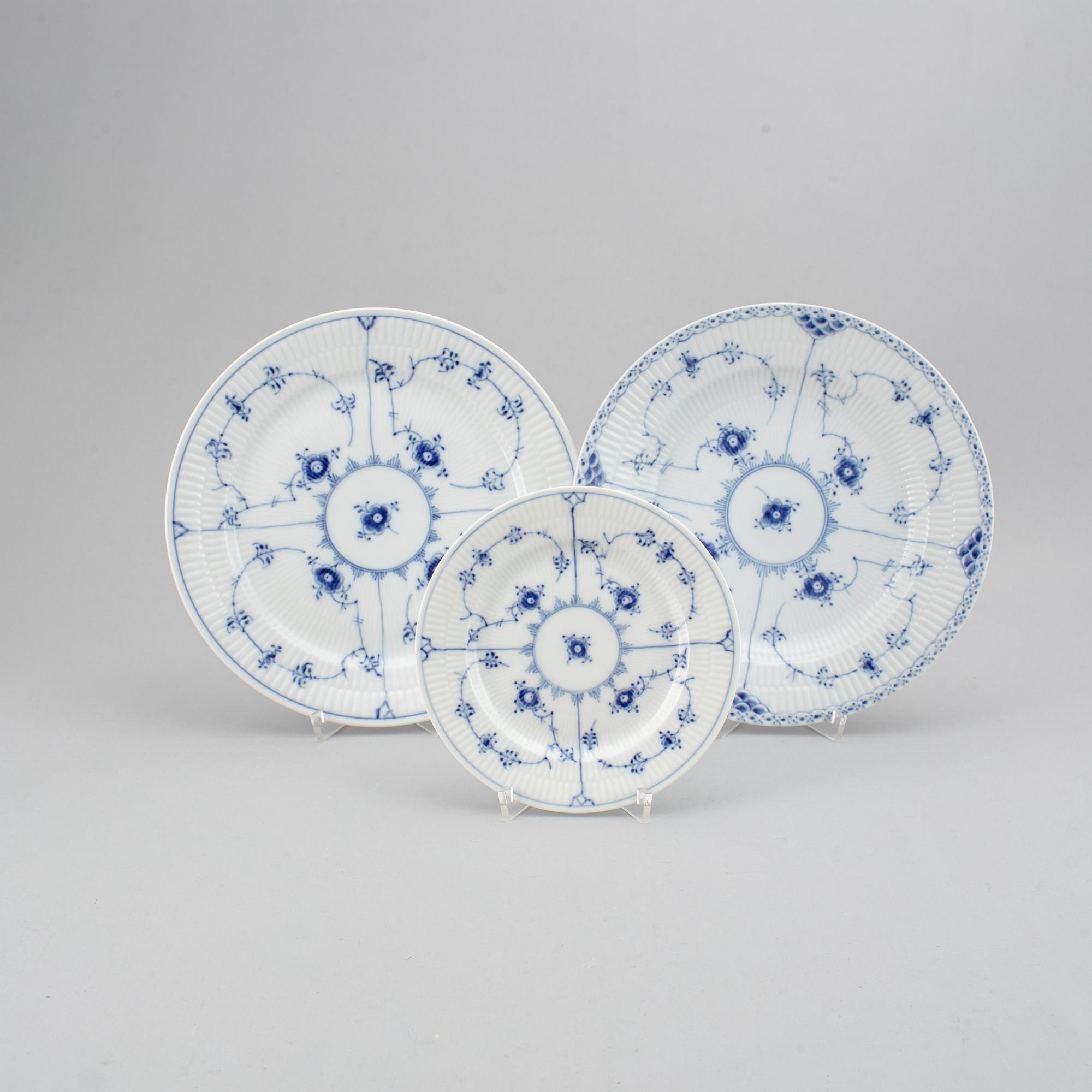 ROYAL COPENHAGEN, a part 'Musselmalet' service, Denmark (33 pieces).