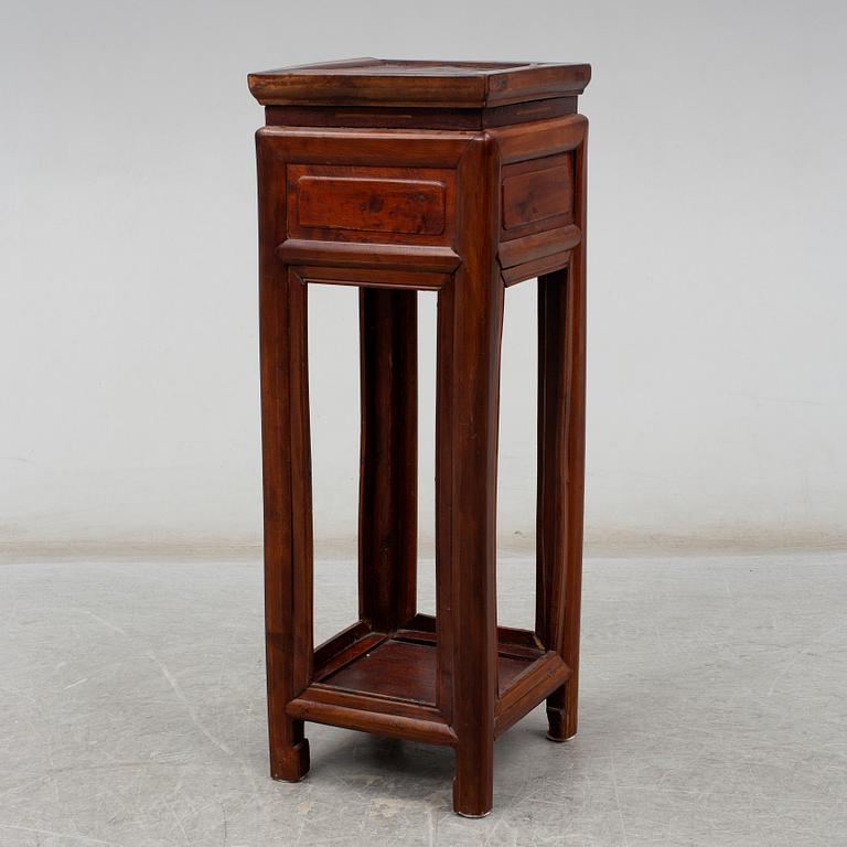 PIDESTAL/BORD, trä. Kina, 1900-tal.