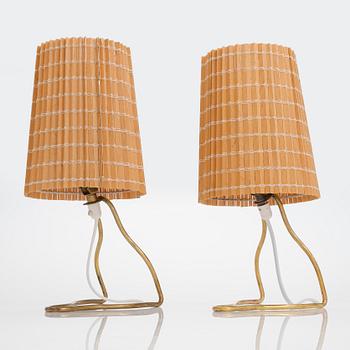 Mauri Almari, a pair of mid-20th century '61048' table lights for Idman.