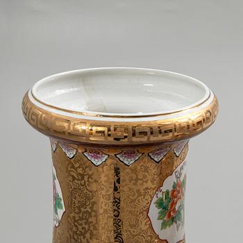Floor vases, 1 pair, China, 19th/20th century.