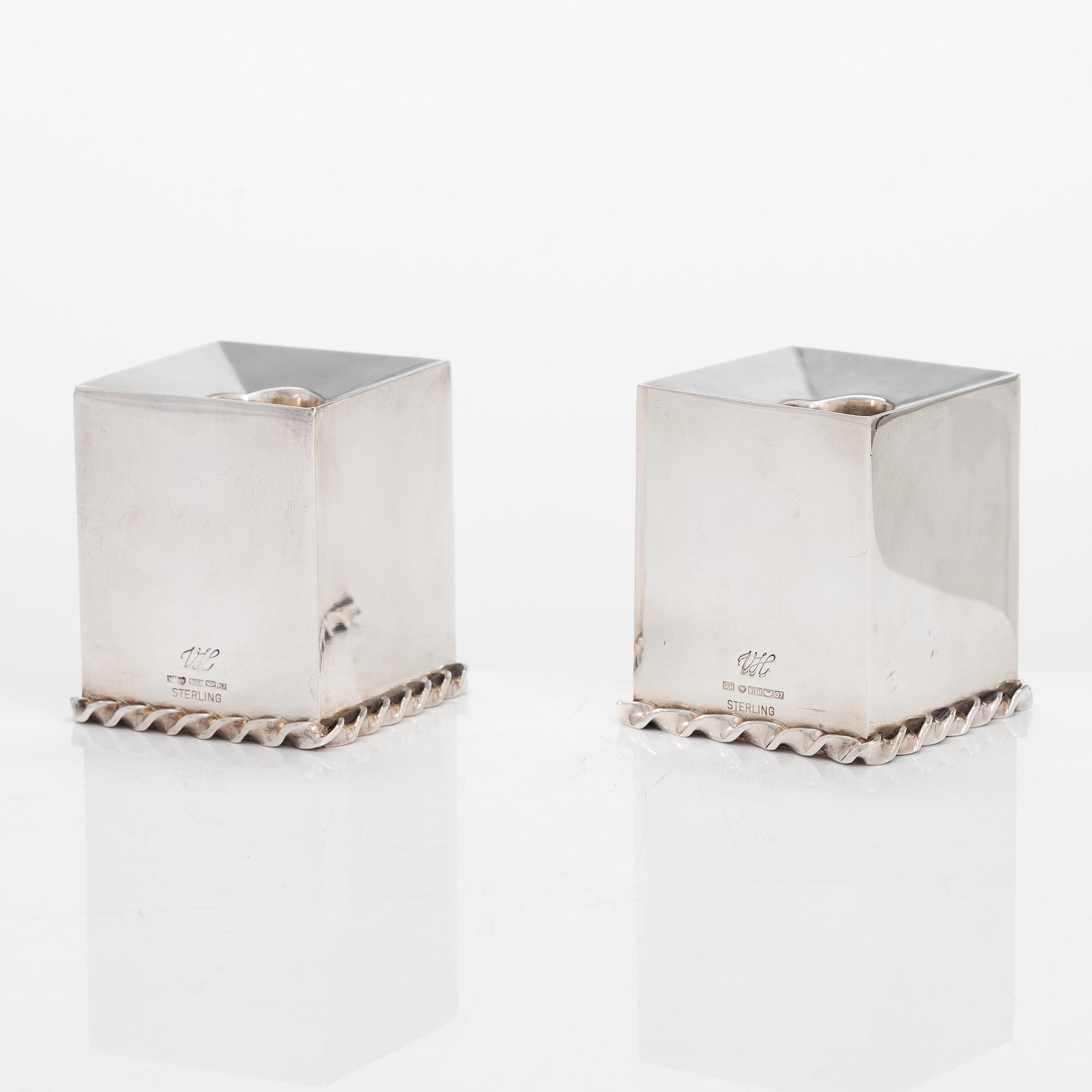 Veikko Hamara, ljusstakar, ett par, silver, Helsingfors 1963 och 1967.