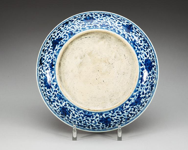 A blue and white dish, Qing dynasty.