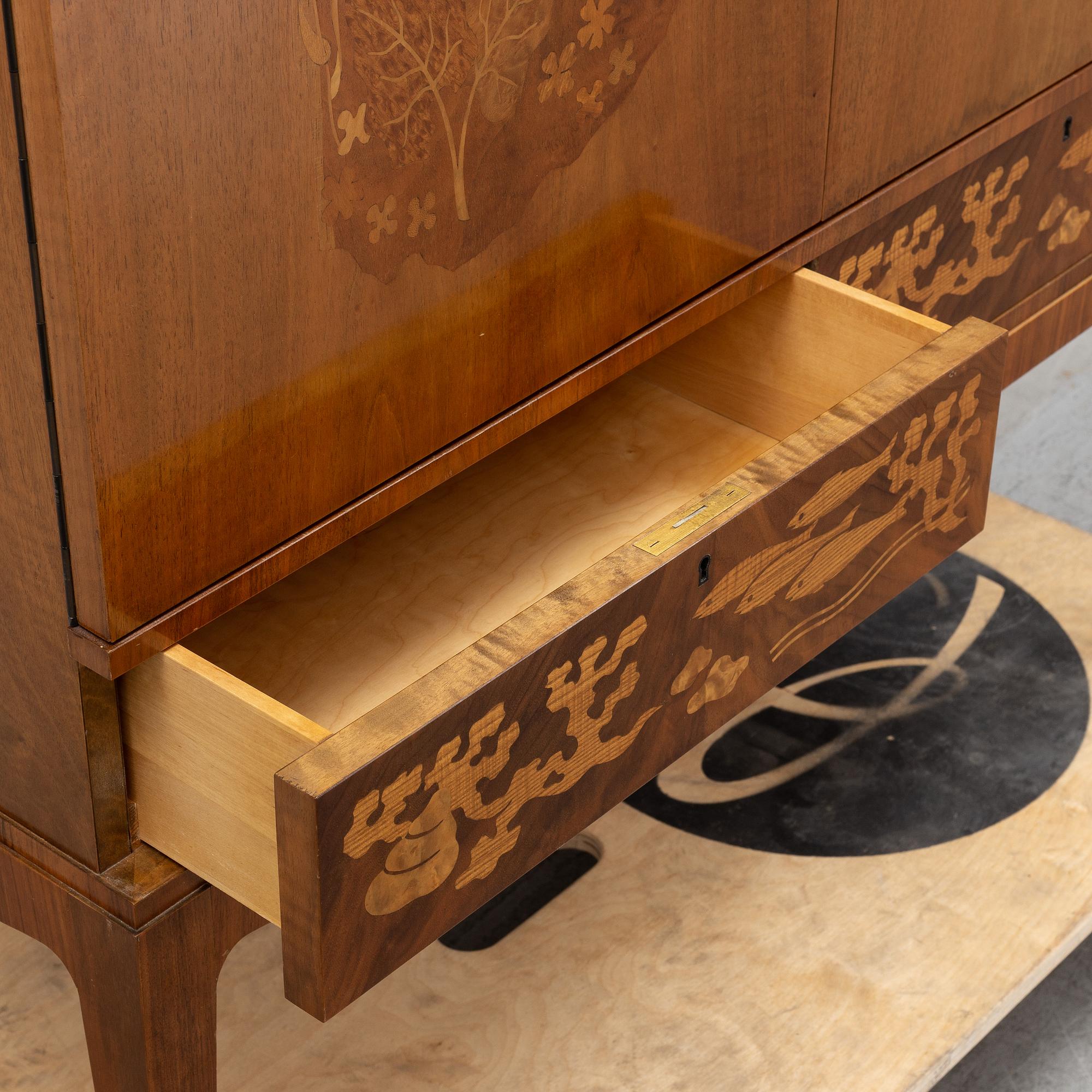 Skåp, Mjölby Intarsia, troligen. 1940-tal.