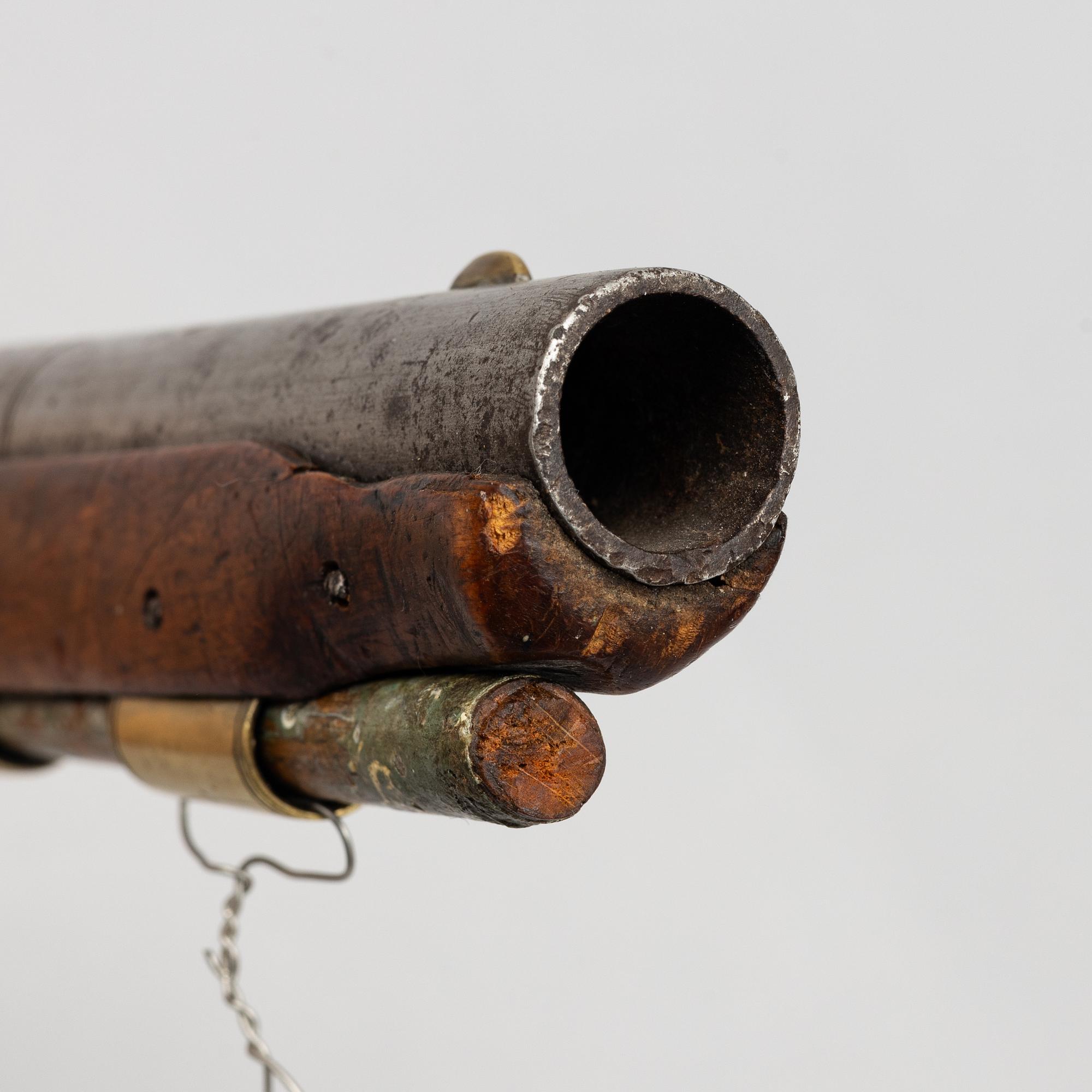 Slaglåspistol, möjligen svensk, 1800-tal, ändrad från flintlås.