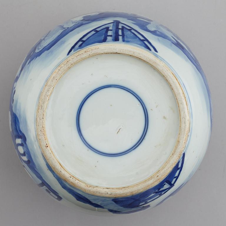 A large blue and white jar, Qing dynasty, 19th Century.