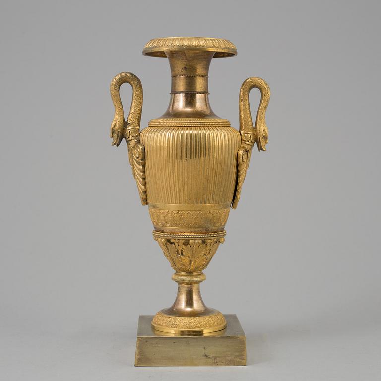 AN EMPIRE ORMOLU VASE, first half of the 19th century.