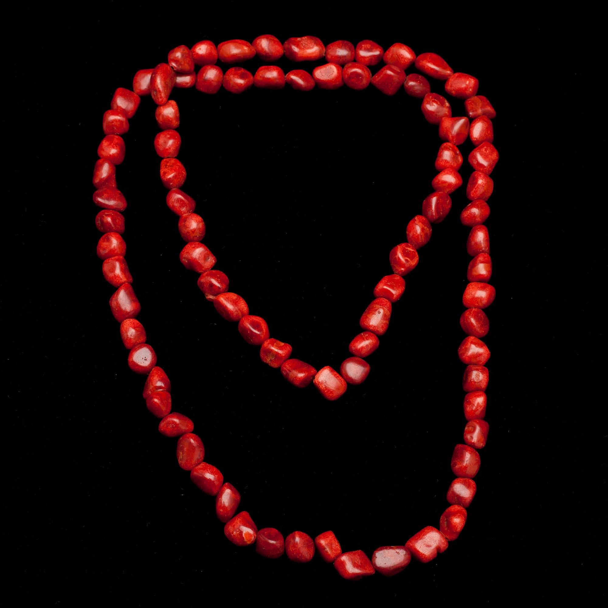 HALSBAND, färgad röd korall, låset metall, nyproduktion.