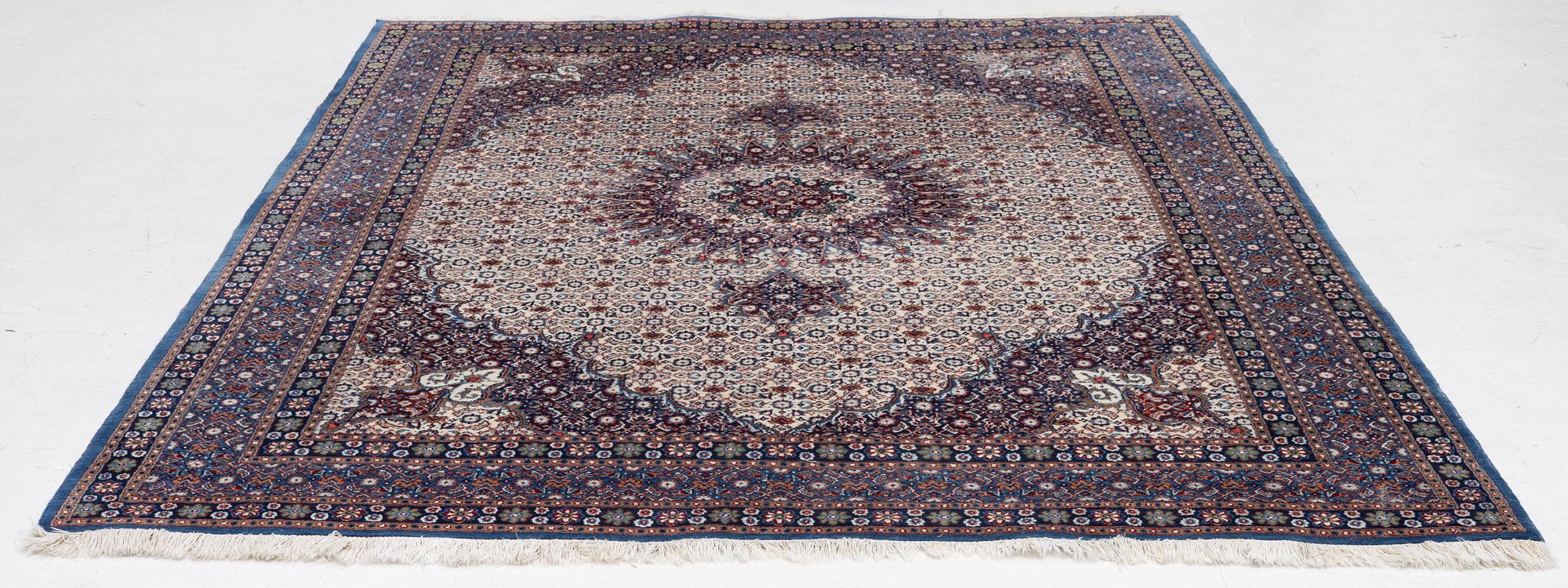 Matta, Meshed, ca 303 x 205 cm.