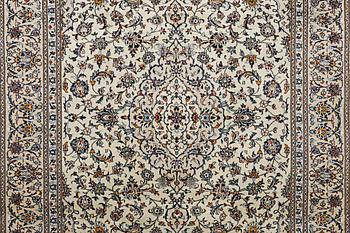 A carpet, Kashan, ca 345 x 238 cm.